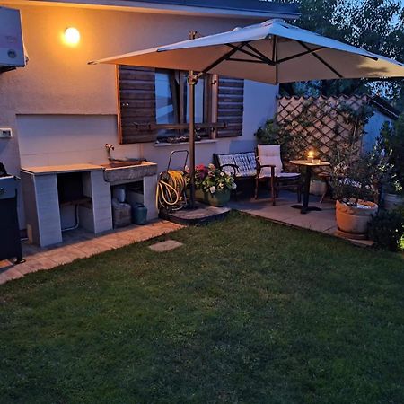 Studio Apartman Lilly With Private Parking In The Yard Of The House Póla Kültér fotó