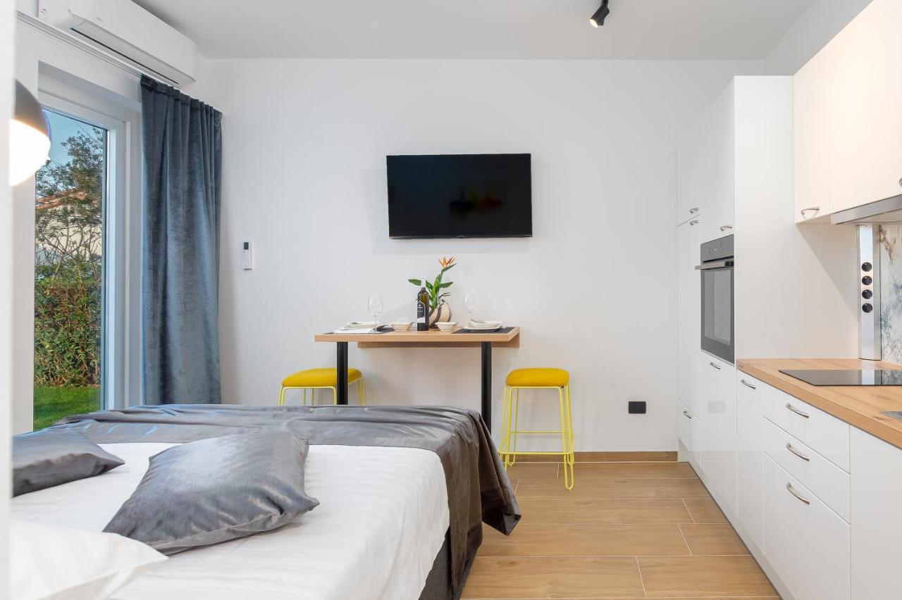 Studio Apartman Lilly With Private Parking In The Yard Of The House Póla Kültér fotó