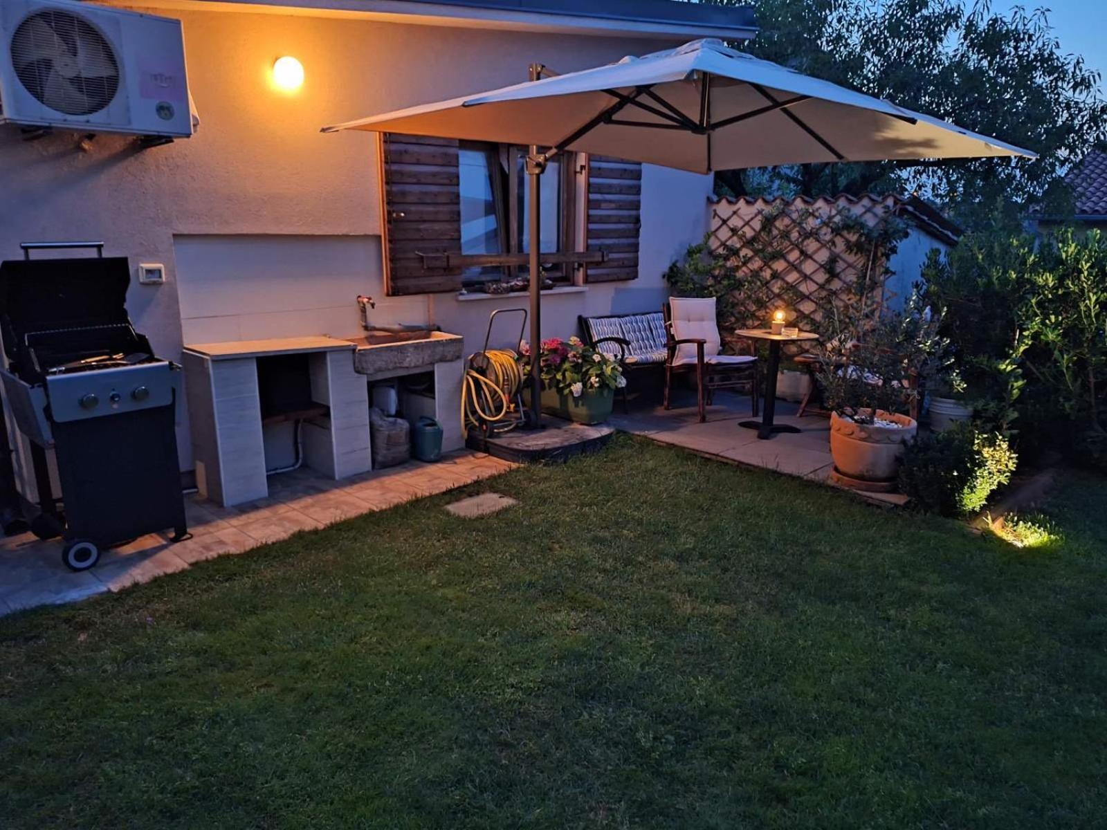 Studio Apartman Lilly With Private Parking In The Yard Of The House Póla Kültér fotó